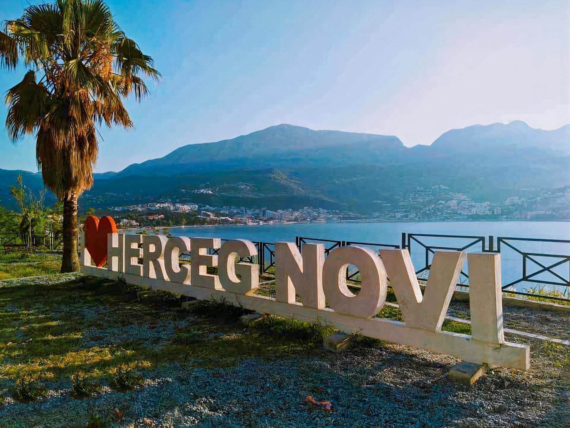 Dlx Apartman Adriatics Herceg Novi Exteriör bild